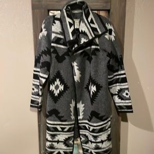 Max studio Aztec black grey soft sweater M